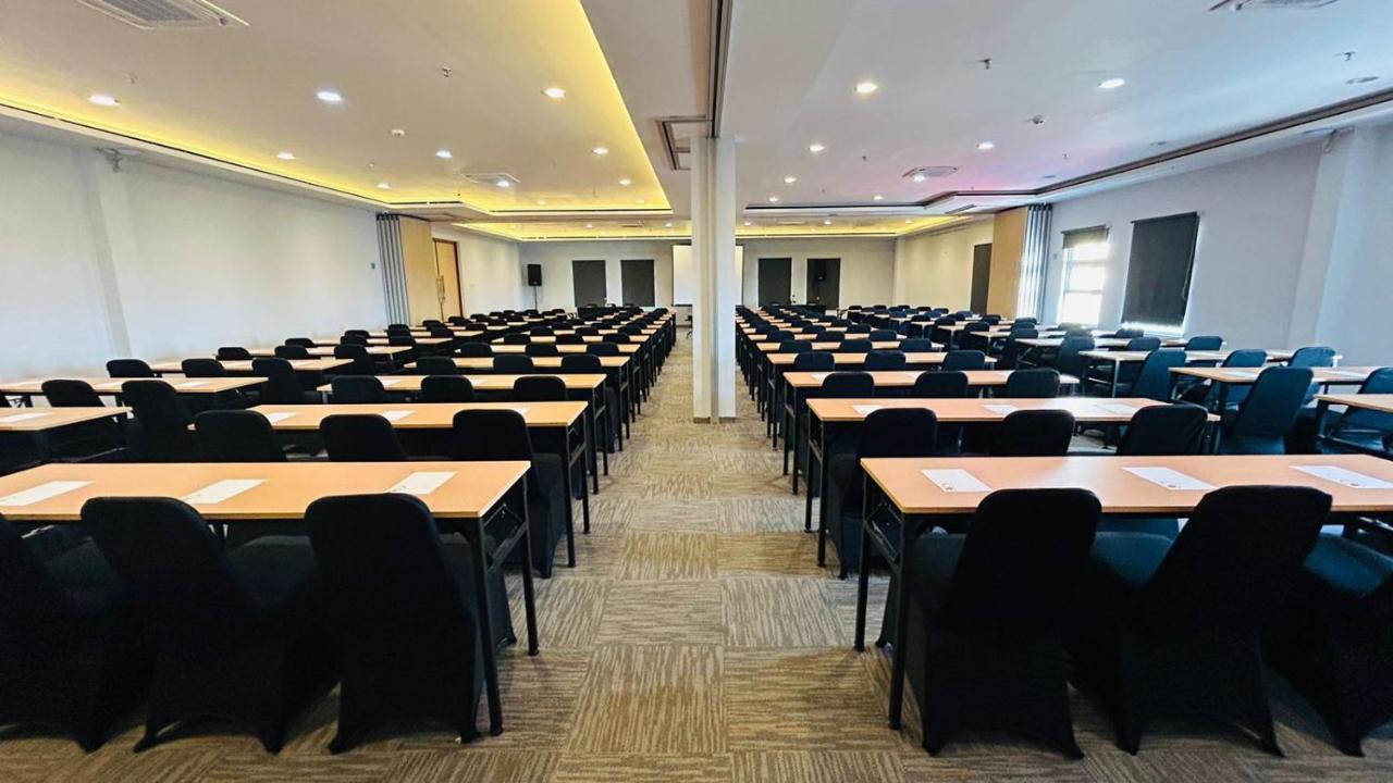 Front One Hotel Pasir Koja Bandung Zewnętrze zdjęcie