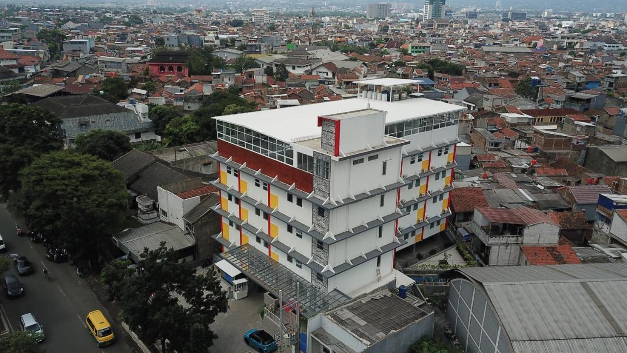 Front One Hotel Pasir Koja Bandung Zewnętrze zdjęcie
