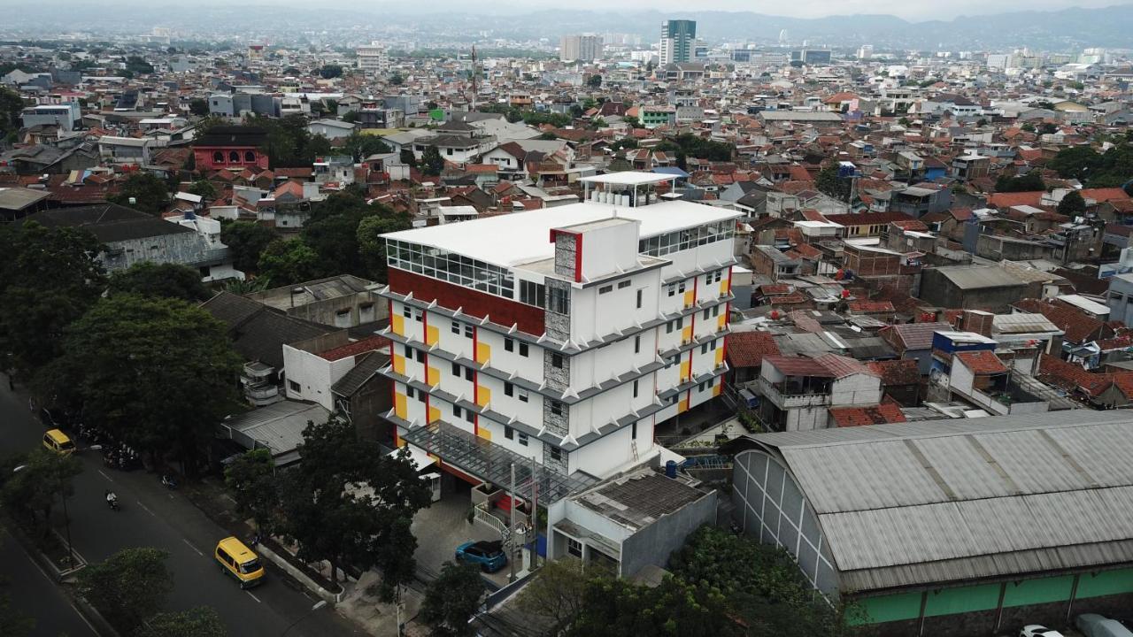 Front One Hotel Pasir Koja Bandung Zewnętrze zdjęcie