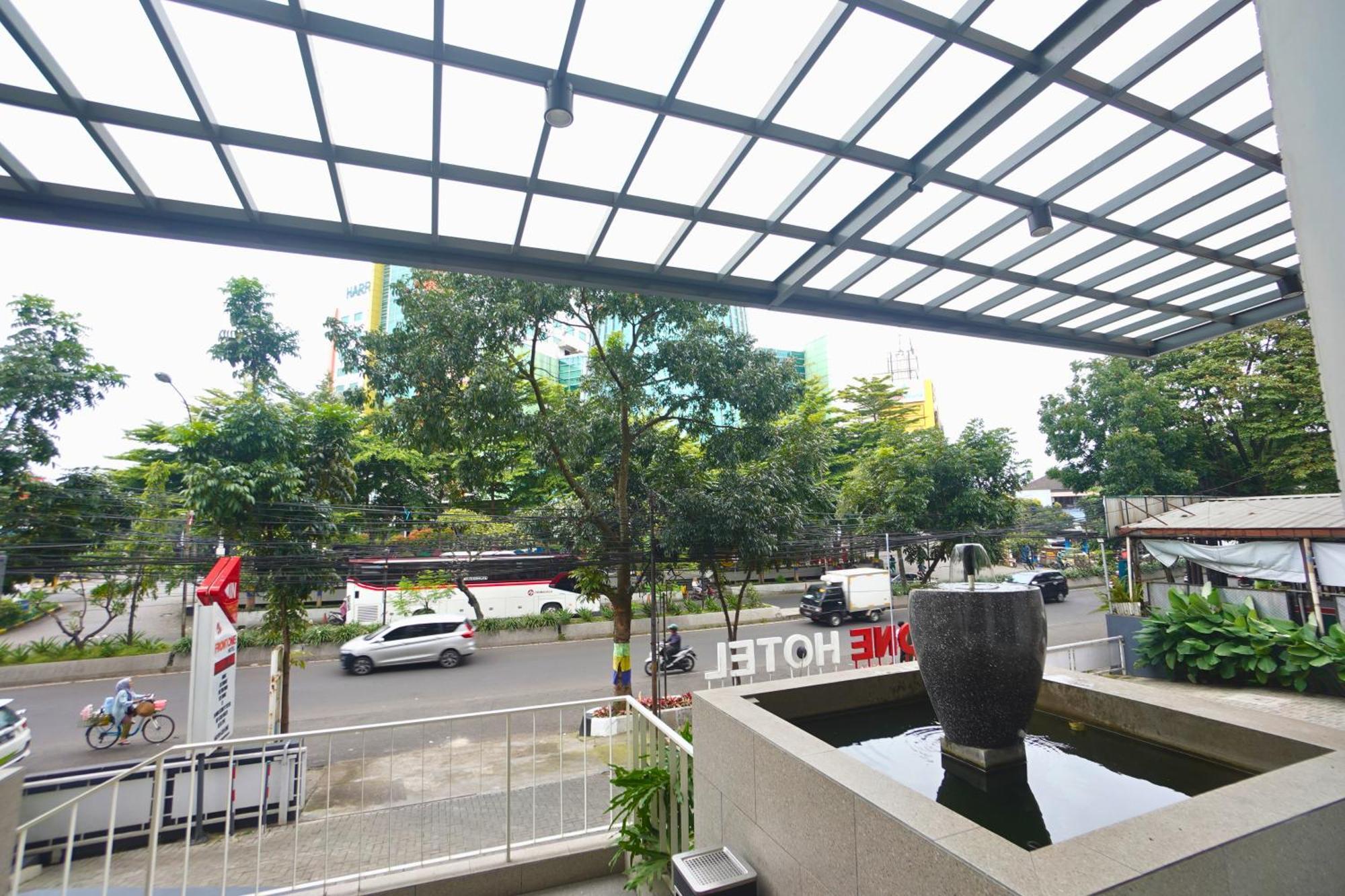 Front One Hotel Pasir Koja Bandung Zewnętrze zdjęcie