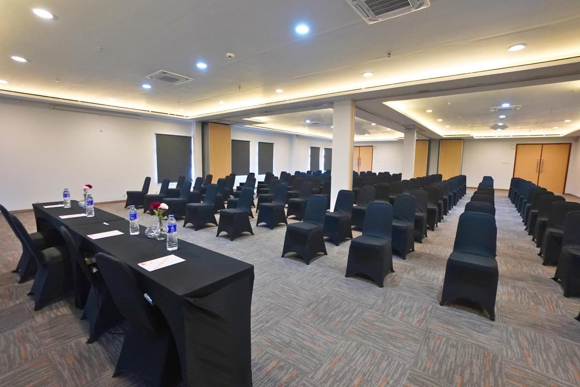 Front One Hotel Pasir Koja Bandung Zewnętrze zdjęcie