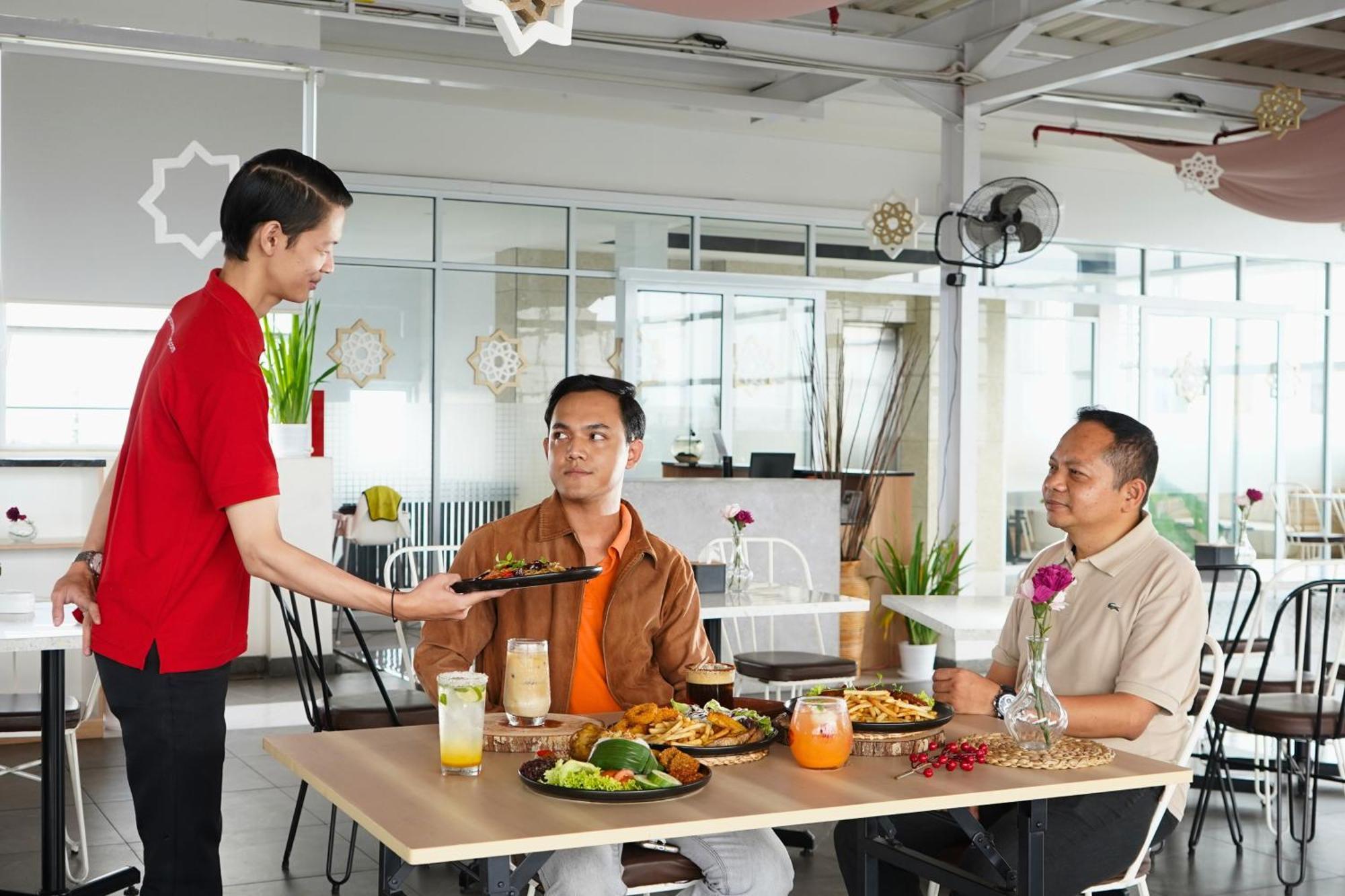 Front One Hotel Pasir Koja Bandung Zewnętrze zdjęcie