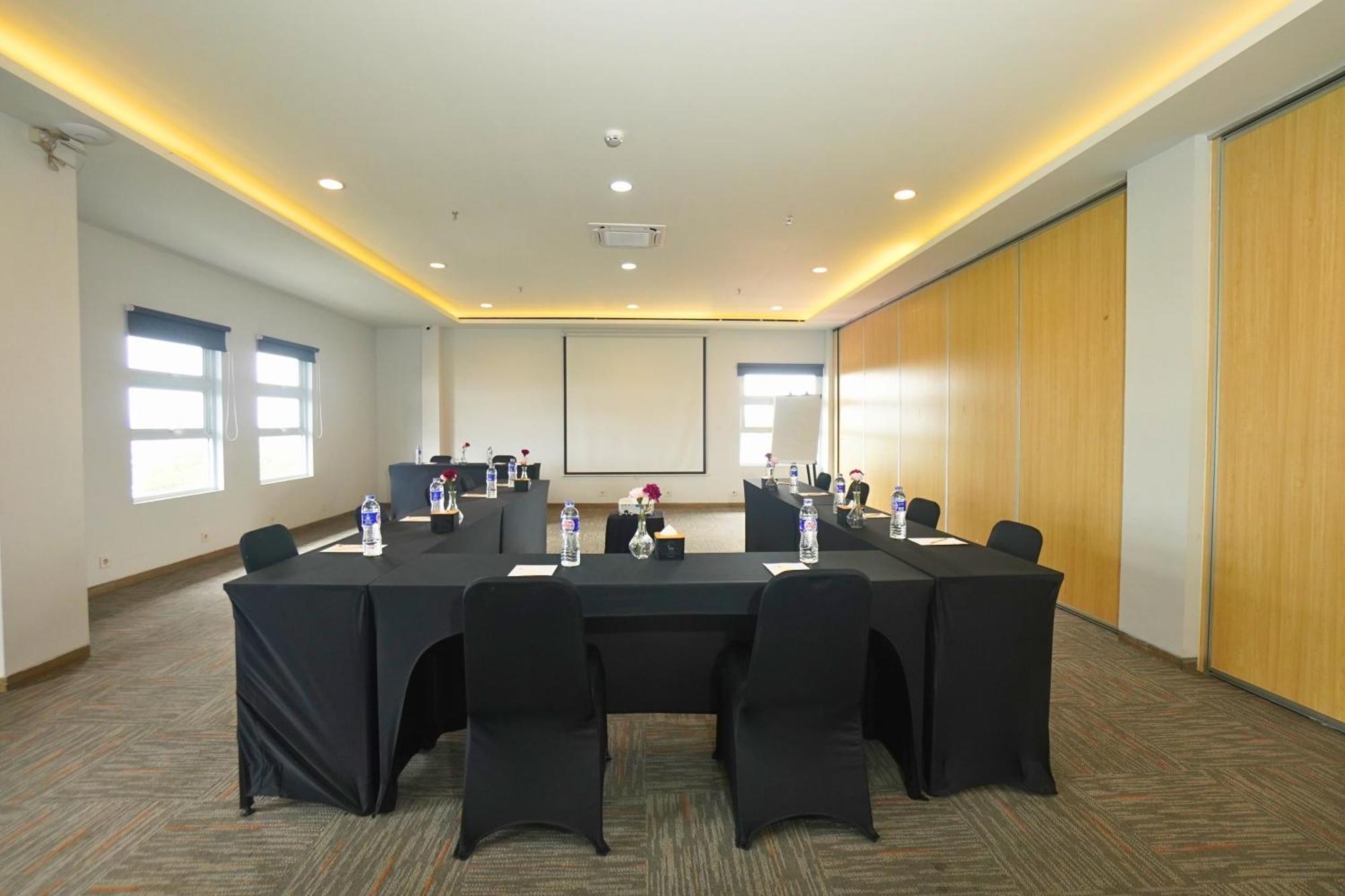 Front One Hotel Pasir Koja Bandung Zewnętrze zdjęcie