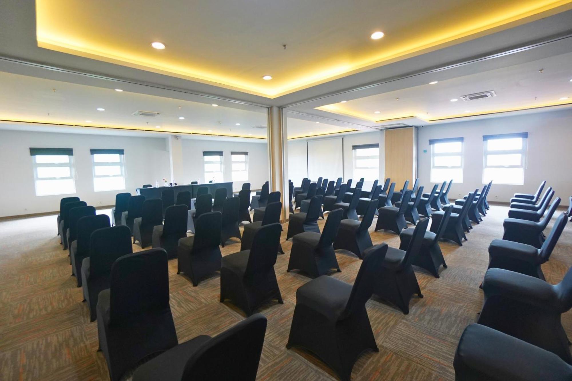 Front One Hotel Pasir Koja Bandung Zewnętrze zdjęcie