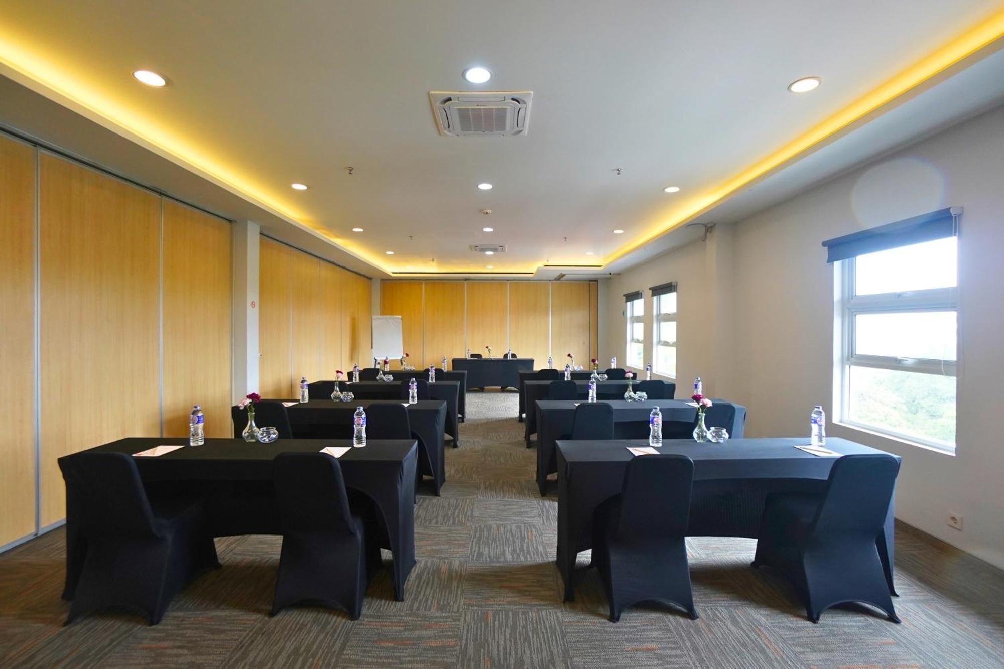 Front One Hotel Pasir Koja Bandung Zewnętrze zdjęcie