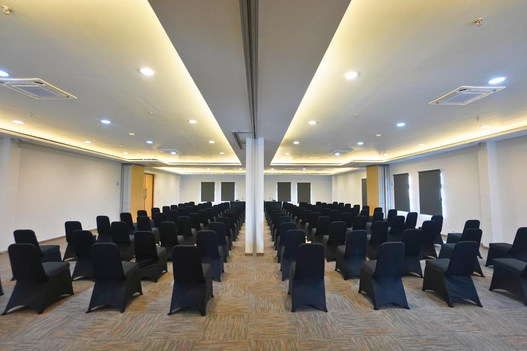Front One Hotel Pasir Koja Bandung Zewnętrze zdjęcie
