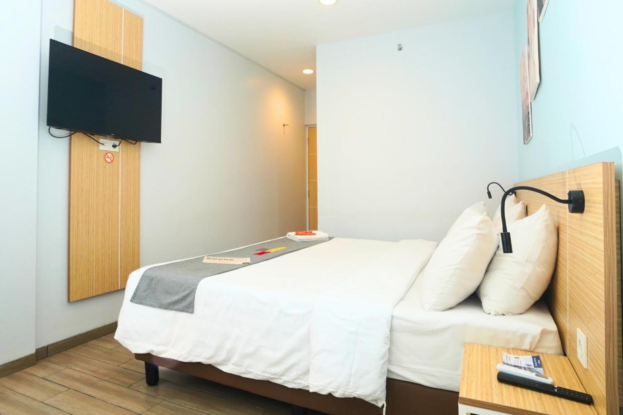 Front One Hotel Pasir Koja Bandung Zewnętrze zdjęcie