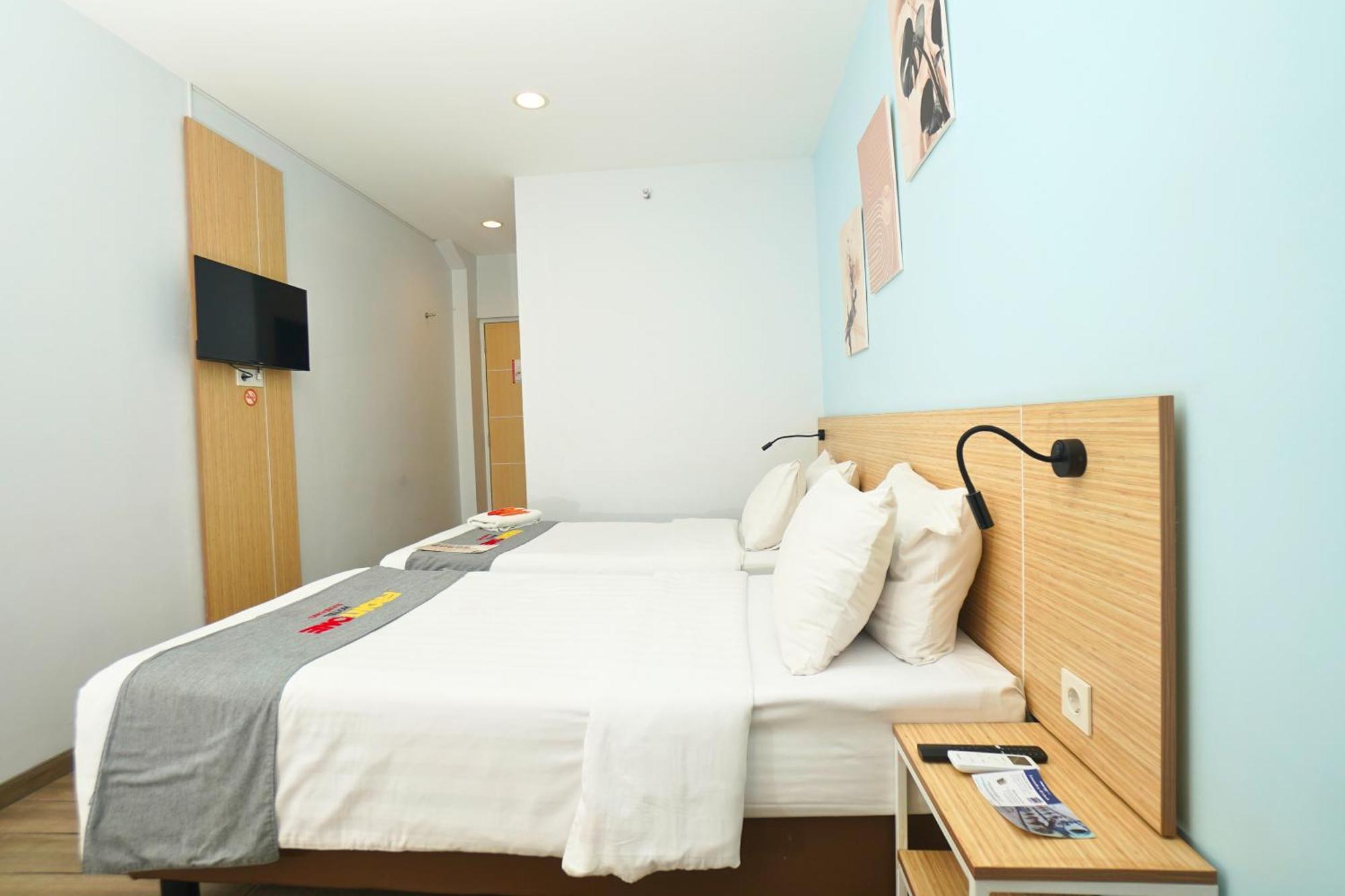 Front One Hotel Pasir Koja Bandung Zewnętrze zdjęcie